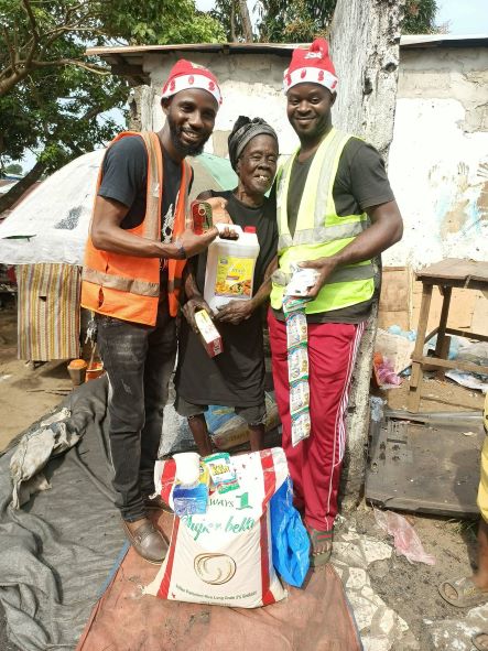 Teta Joe works hard at her charcoal business to get her daily food. This food package is a huge help for her. She is so happy!! She cannot stop smiling!!