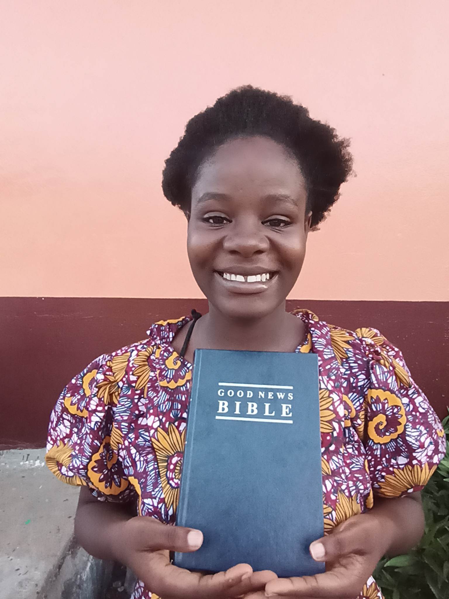 Rachel Koplay came from the Buduburam Refugee Camp. She is on our Education Scholarship Program in Gr. 11.  She is thrilled to have a new Bible.