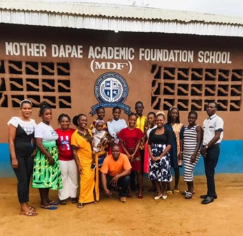 MDAF School has 13 people on staff. They have a school principal, 6 teachers K-3, 2 teachers in Nursery A + B, 2 caretakers, 1 security and a janitor.