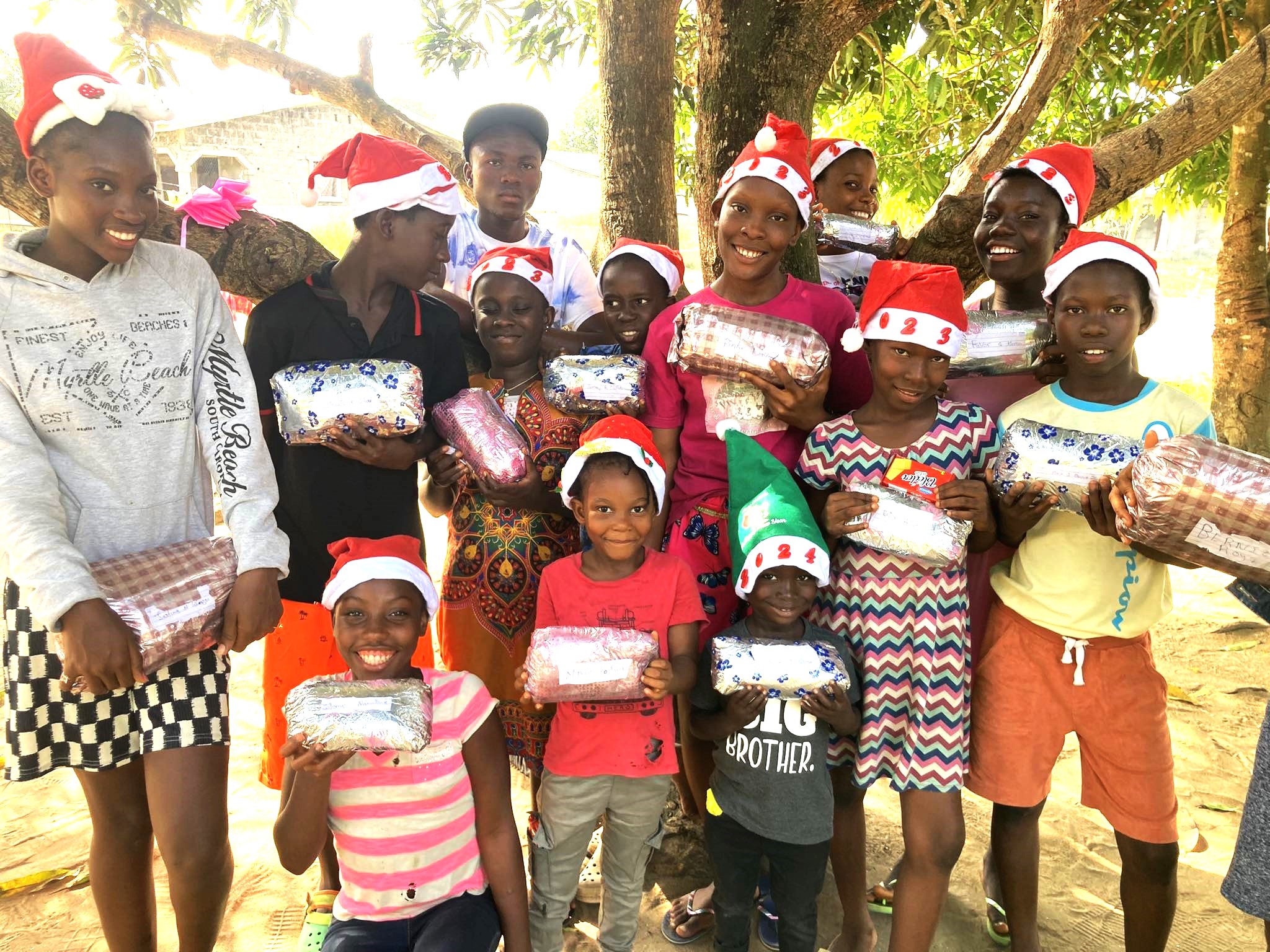Eric and Kamah along with their children extend their Christmas Greetings to all their sponsors! " We highly appreciate all you are doing for our home!" 
They take care of 24 children.