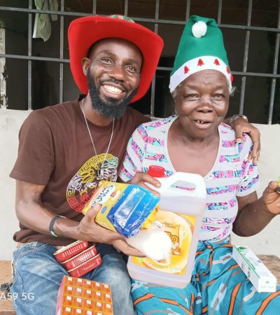 Widow Grandma Momolu gets Hamper